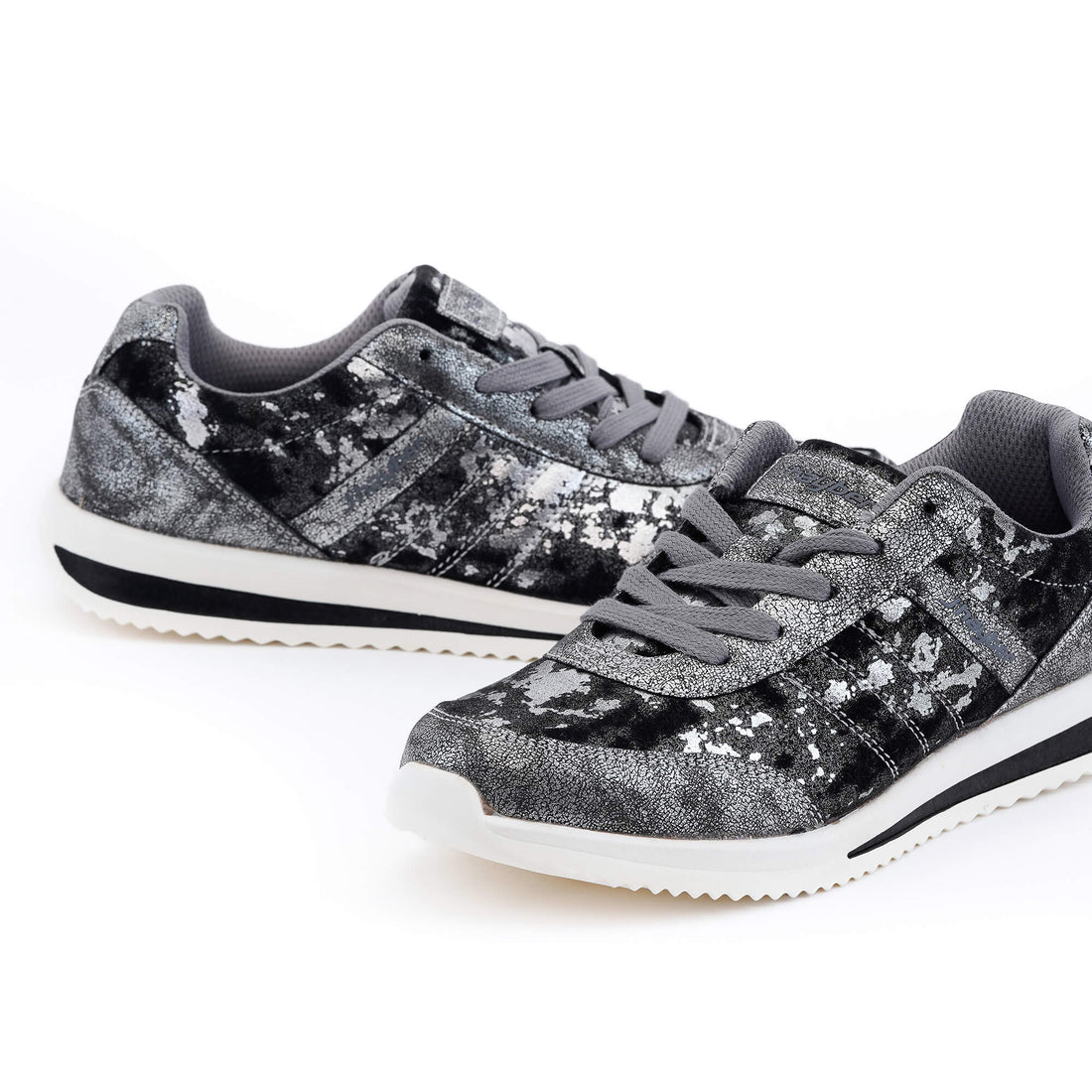 Cheduna Silver Sneakers